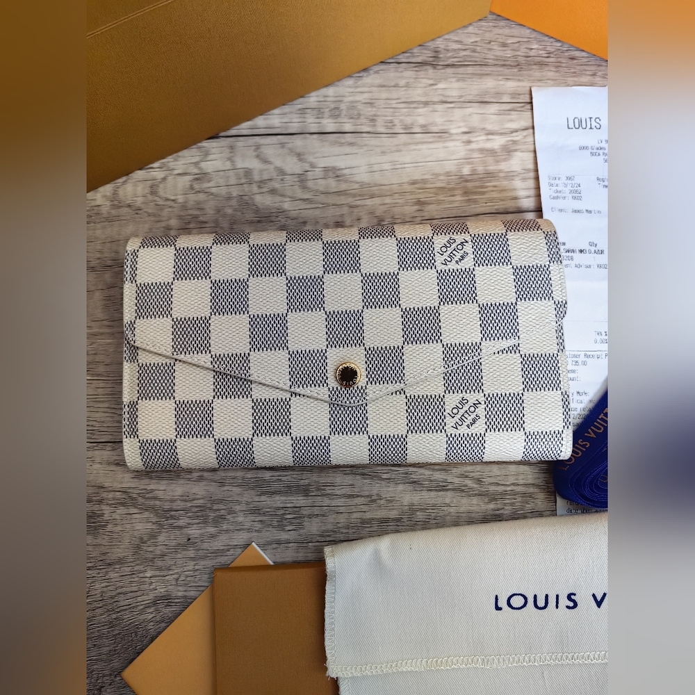 Louis Vuitton Sarah Wallet - Picture 2 of 13